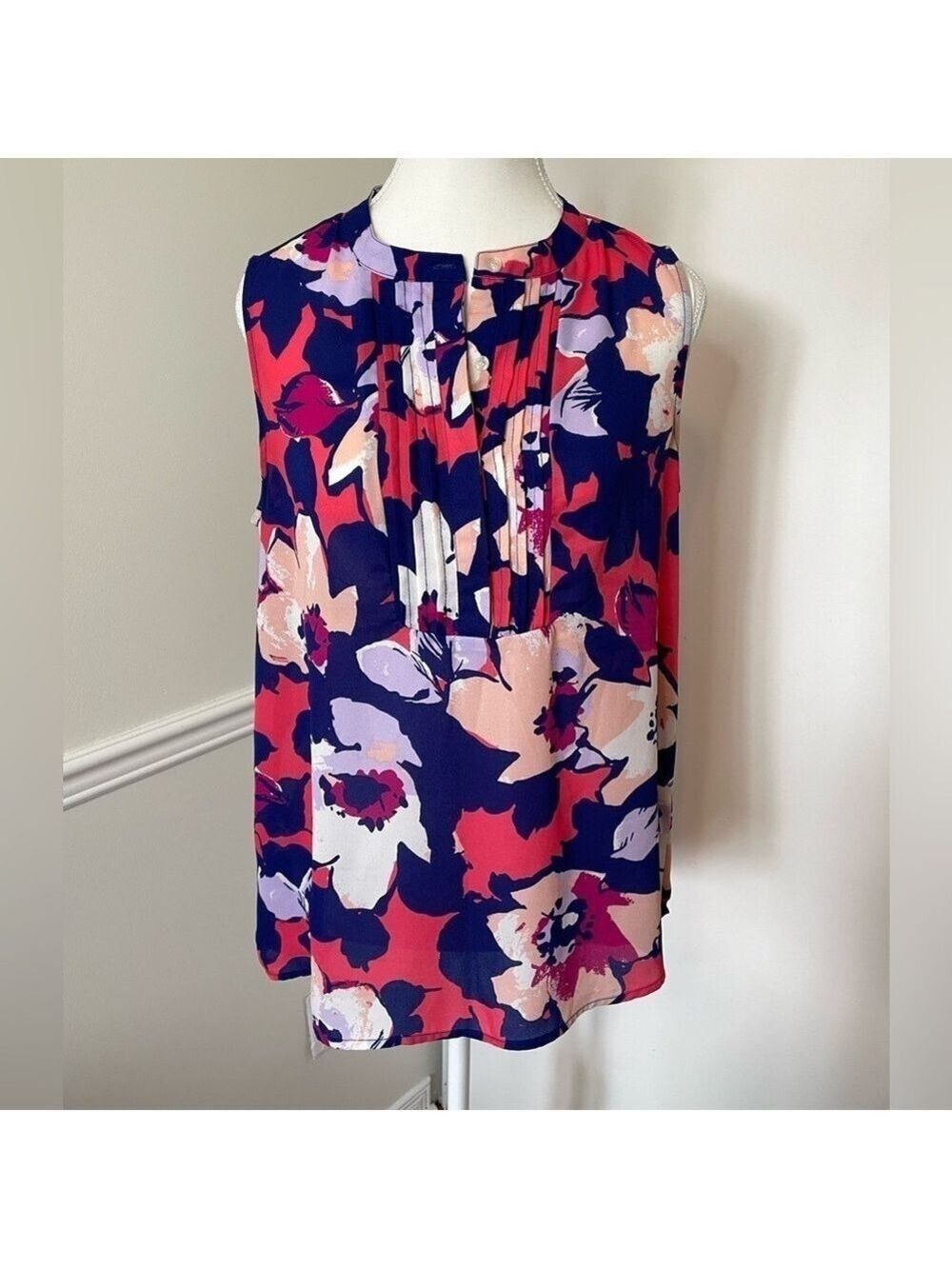 Liz Claiborne Sleeveless Pintuck Floral Top M